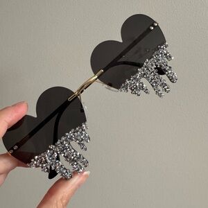 #59 Black Heart-Shaped Rhinestone Drip Sunglasses